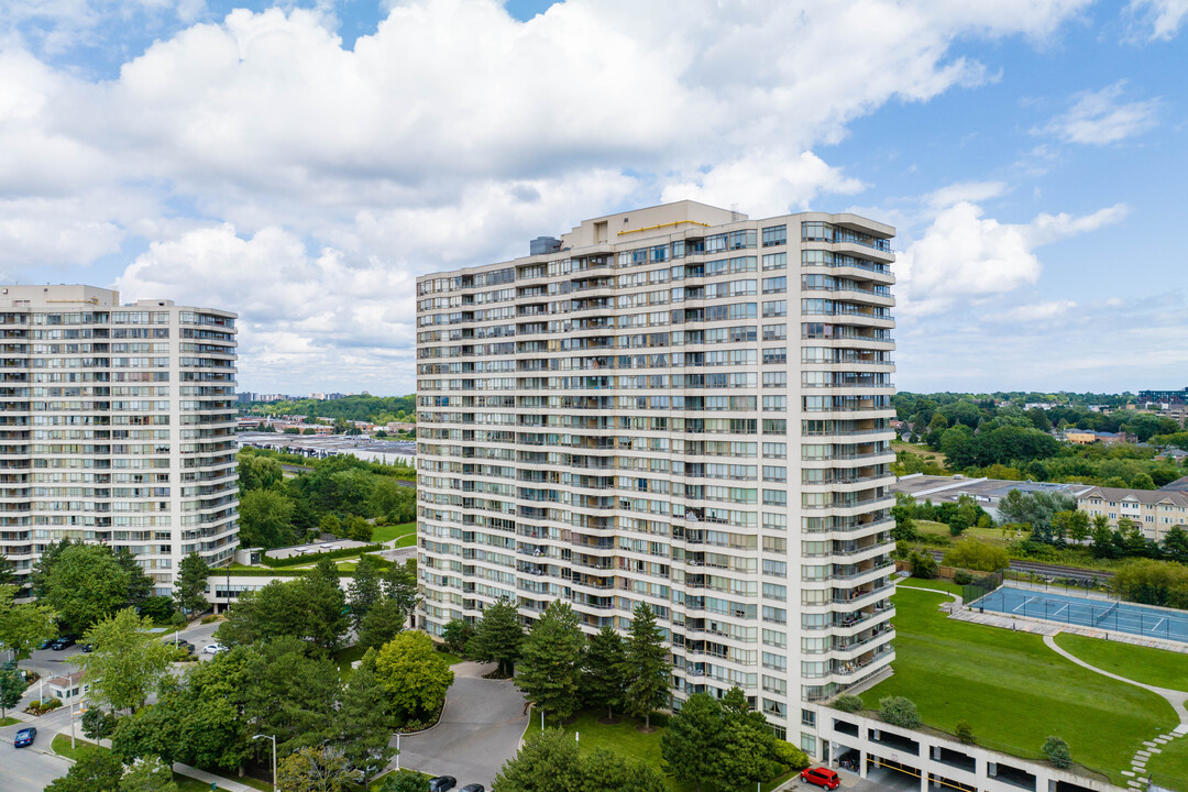 3 Greystone Walk Dr in Toronto, ON - Building Photo