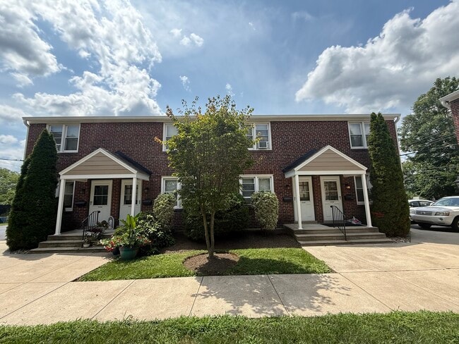 3526 Rhoads Ave, Unit B
