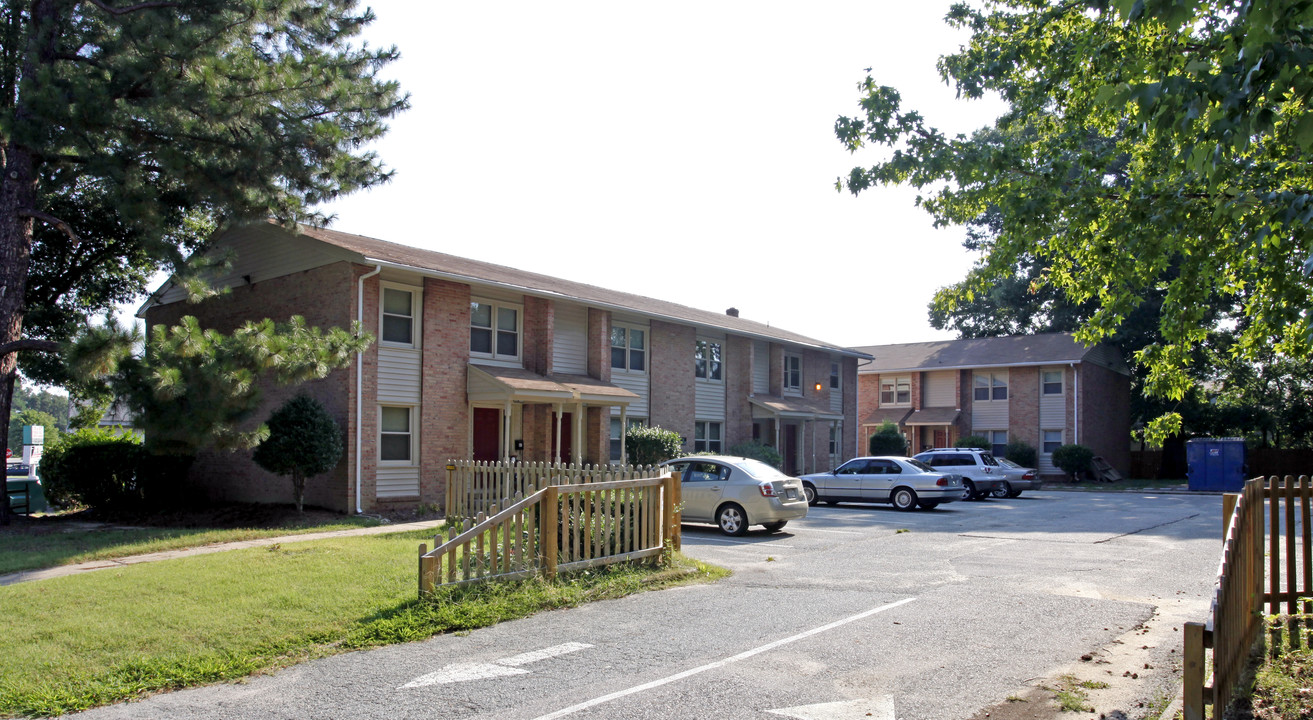 The Townhouses of Eastwood in Newport News, VA - Building Photo