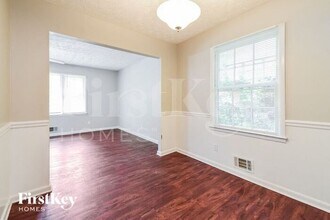 5674 Sandhurst Dr in Forest Park, GA - Building Photo - Building Photo