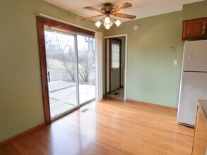 517 Hingham Ln in Schaumburg, IL - Building Photo - Building Photo