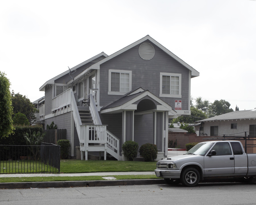 328 S Philadelphia St in Anaheim, CA - Building Photo