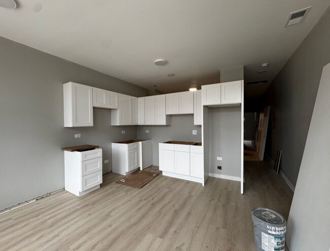 4007 W School St, Unit 4 in Chicago, IL - Foto de edificio - Building Photo