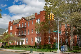 84-47 Lefferts Blvd in Kew Gardens, NY - Building Photo