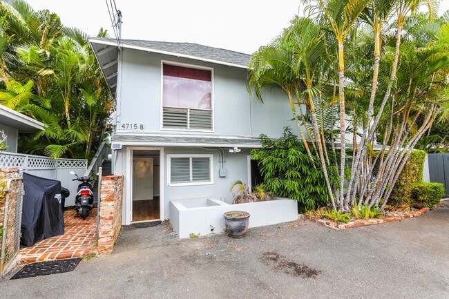 property at 4715 Kahala Ave