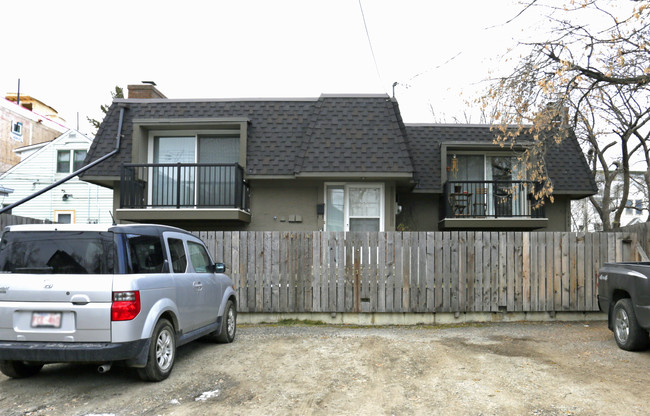 1608 16th Ave SW in Calgary, AB - Building Photo - Building Photo