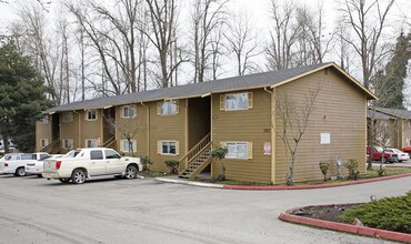 Meadowbrook Apartments in Lakewood, WA - Building Photo - Building Photo
