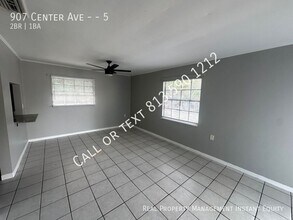 907 Center Ave in Haines City, FL - Foto de edificio - Building Photo