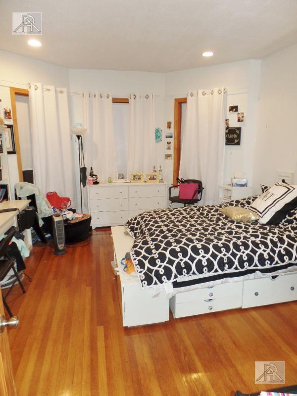 23 Gibbs St in Brookline, MA - Building Photo - Building Photo