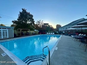 9001 Falcon Crest Ct, Unit 204 in Louisville, KY - Building Photo - Building Photo