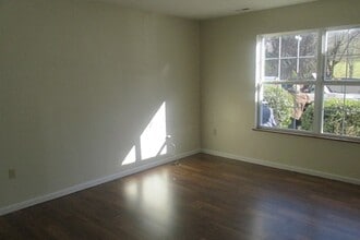 223 Deer Ridge Trail, Unit Apt.C in Tazewell, VA - Building Photo - Building Photo