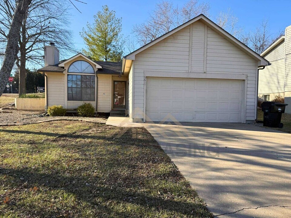 5611 SW 36th Terrace in Topeka, KS - Building Photo