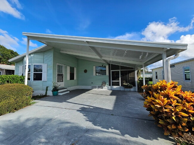 135 Blue Jay Ln in Merritt Island, FL - Foto de edificio - Building Photo