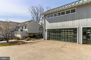 373 Pineville Rd in Newtown, PA - Building Photo