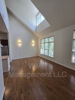2125 Southend Dr in Charlotte, NC - Building Photo