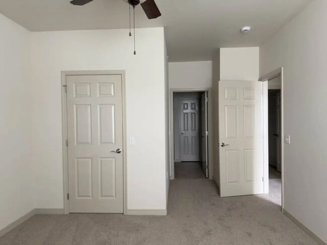 2038 Shady Oak Dr in Mount Joy, PA - Foto de edificio - Building Photo