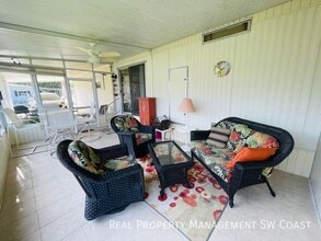 102 Queen Palm Dr in Naples, FL - Building Photo - Building Photo