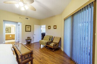 12055 Gandy Blvd N in St. Petersburg, FL - Building Photo - Building Photo