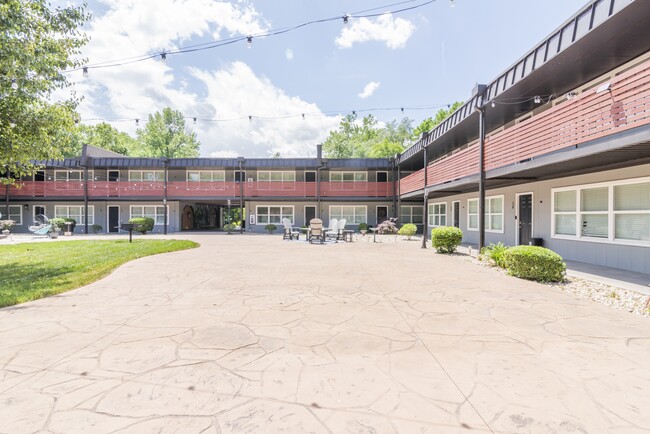 2000 Patio Ct in Charlotte, NC - Building Photo - Building Photo