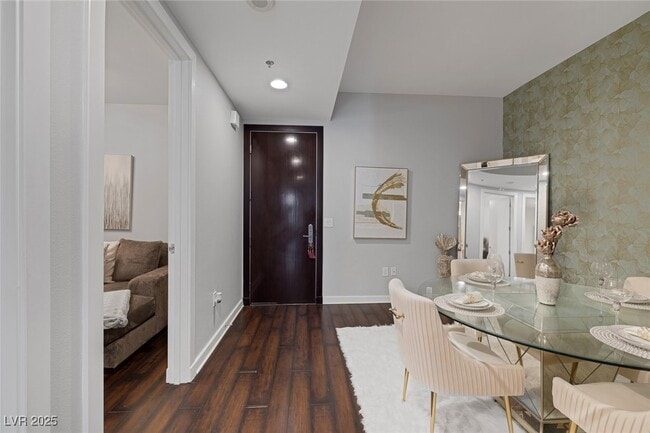 4525 Dean Martin Dr in Las Vegas, NV - Building Photo - Building Photo