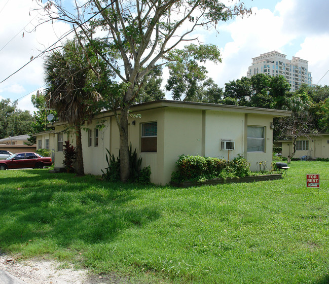 Coontie Court Apartments: in Fort Lauderdale, FL - Building Photo - Building Photo