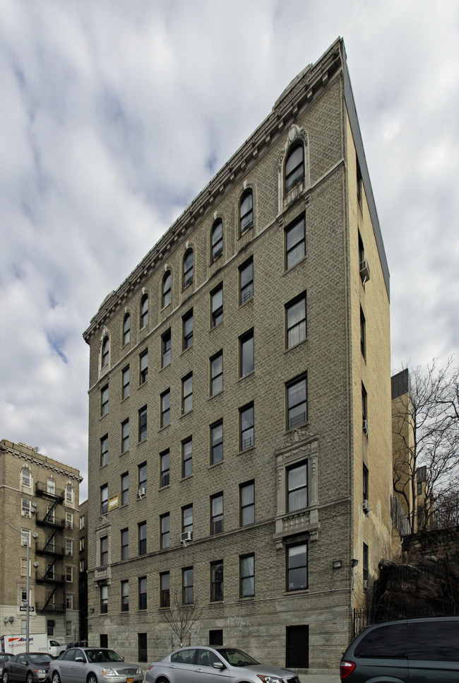 209 Haven Ave in New York, NY - Building Photo - Building Photo