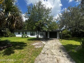 1662 Hawaii Dr E in Jacksonville, FL - Foto de edificio - Building Photo