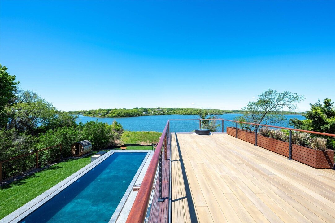 113 S Edgemere St in Montauk, NY - Building Photo