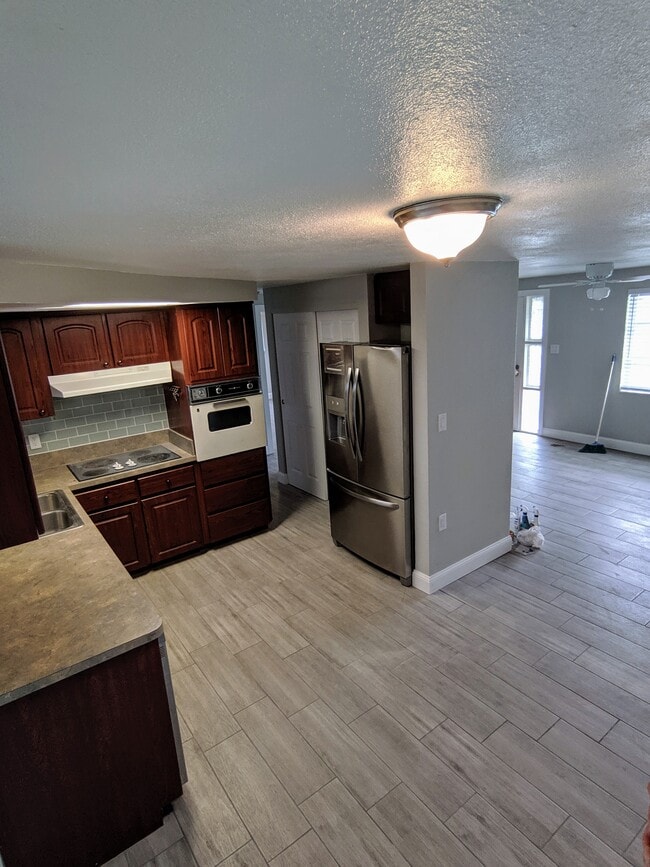 property at 1147 Jennings Dr