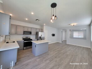 5533 Sterling Valley Ct in Las Vegas, NV - Building Photo - Building Photo