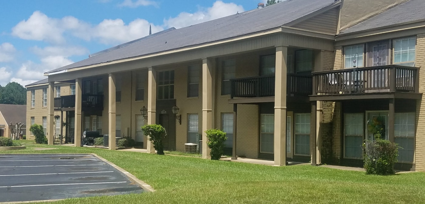 Lakeview in Brookhaven, MS - Foto de edificio