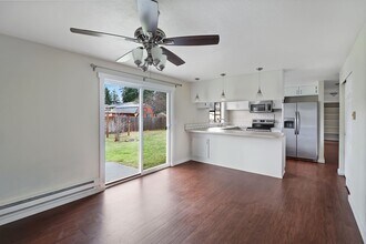 498 NW 7th Ave in Oak Harbor, WA - Building Photo - Building Photo