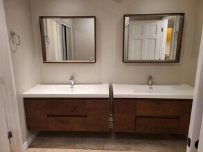 5301 Balboa Blvd, Unit A2 in Encino, CA - Building Photo - Building Photo
