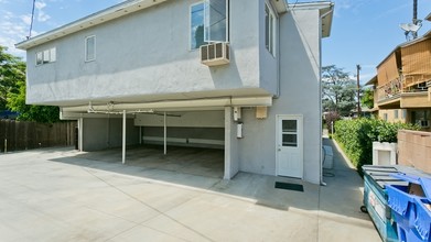 10526 Moorpark Street in Toluca Lake, CA - Building Photo - Building Photo