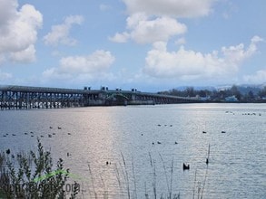 Bayshore Apartments in Astoria, OR - Foto de edificio - Building Photo