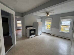 41 Thorndike Rd, Unit 3 in North Andover, MA - Foto de edificio - Building Photo