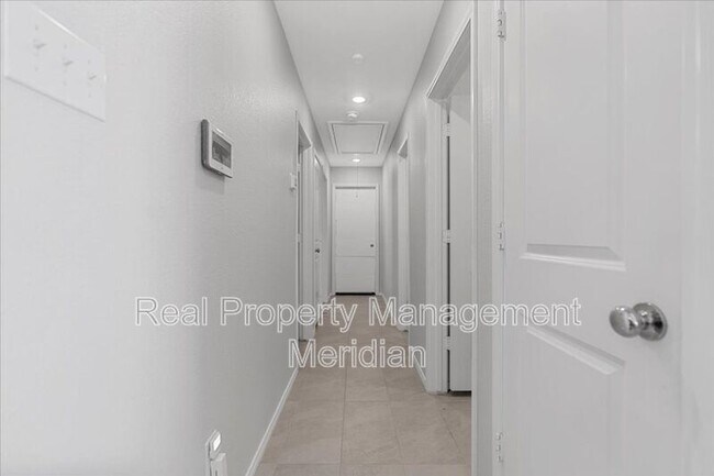 8730 Texas Risinger Dr in Fort Worth, TX - Foto de edificio - Building Photo