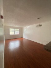13920 Lake Placid Ct, Unit B15 in Miami Lakes, FL - Building Photo - Building Photo