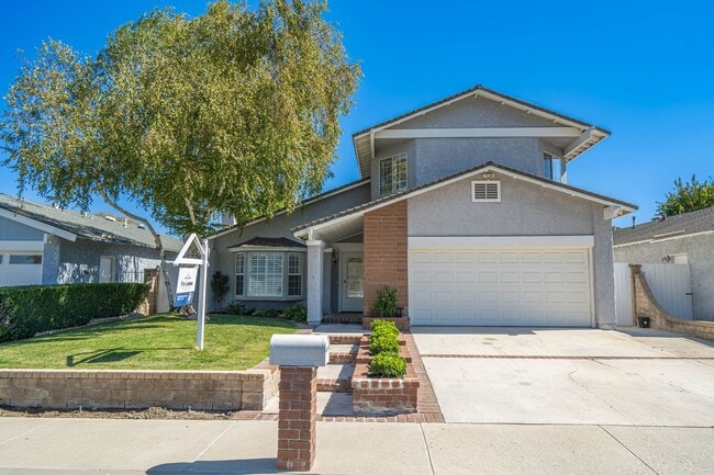 property at 23630 Vía Delicia