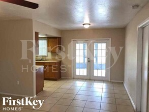 1513 Harbor Blvd in Port Charlotte, FL - Foto de edificio - Building Photo