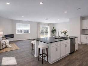 1302 37th Ave Lane NE in Hickory, NC - Building Photo - Building Photo