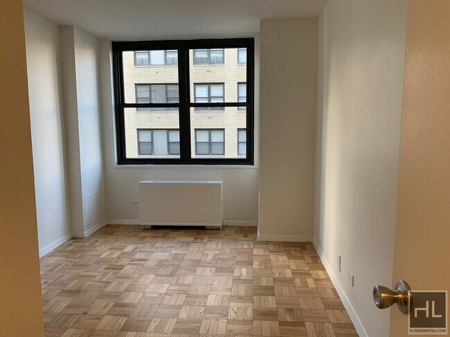 EAST 49 STREET in New York, NY - Building Photo - Building Photo