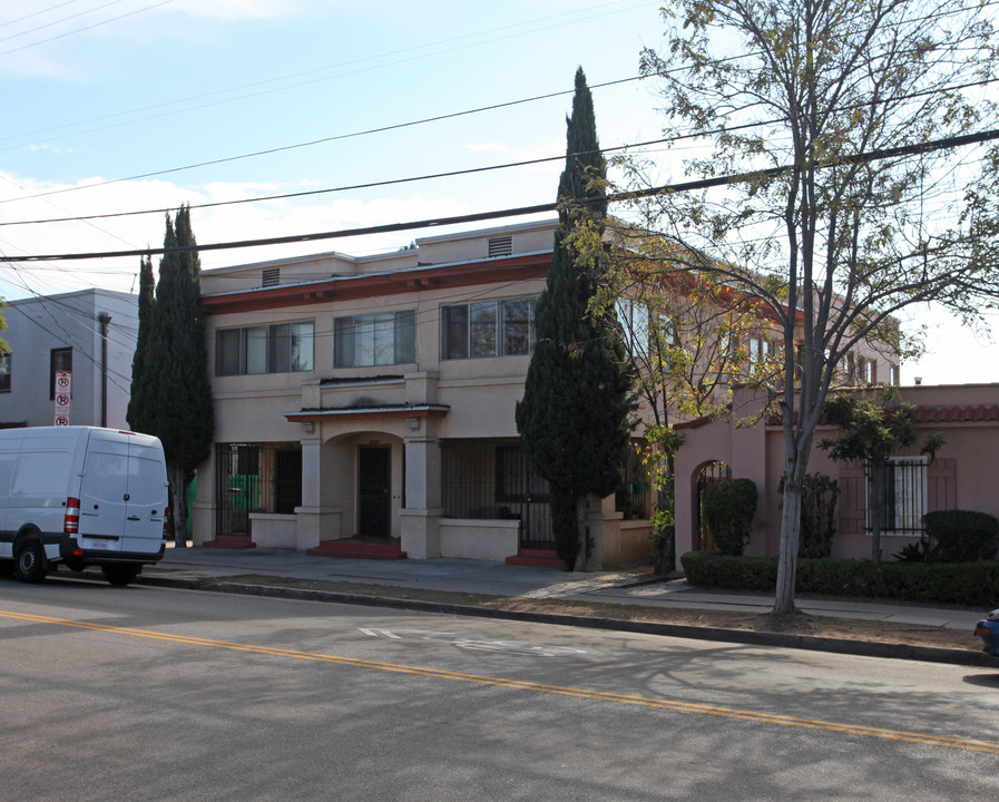 4758 Franklin Ave in Los Angeles, CA - Building Photo