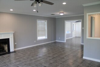 1003 E Washington Ave in Navasota, TX - Building Photo - Building Photo