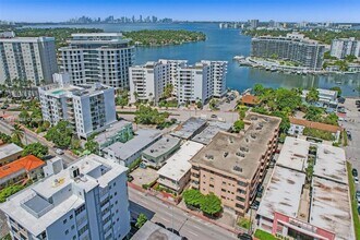 6860 Abbott Ave in Miami Beach, FL - Building Photo - Building Photo