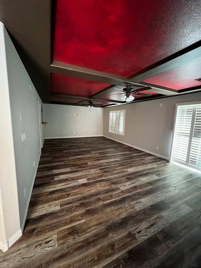 5059 Bonnie Doon Ln in Las Vegas, NV - Foto de edificio - Building Photo