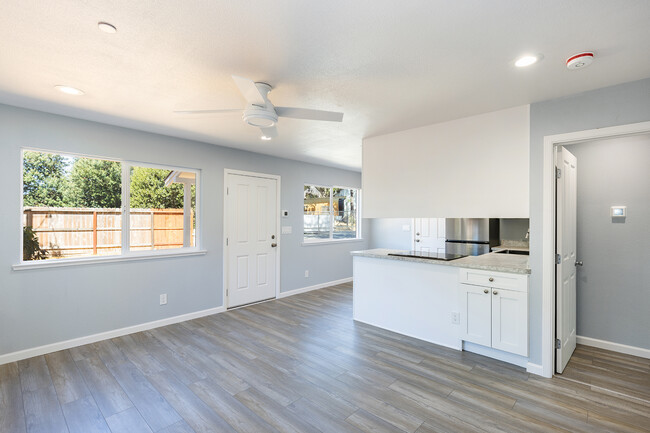 3938 Gravenstein Hwy S in Sebastopol, CA - Building Photo - Interior Photo