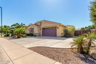 2585 E Carob Dr in Gilbert, AZ - Building Photo - Building Photo