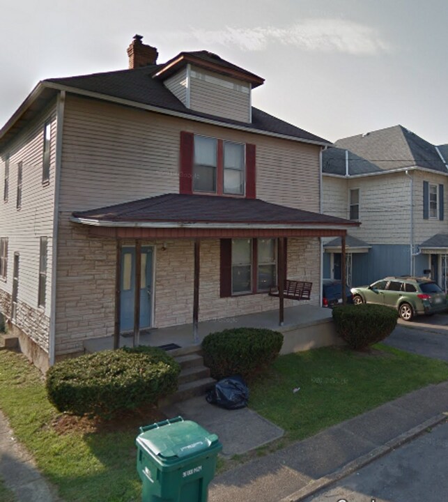 124 Hall St in Clarksburg, WV - Building Photo
