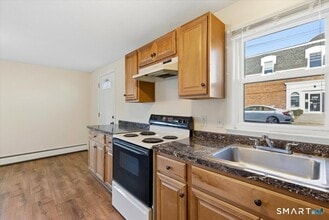 194 Cherry St in Milford, CT - Building Photo - Building Photo